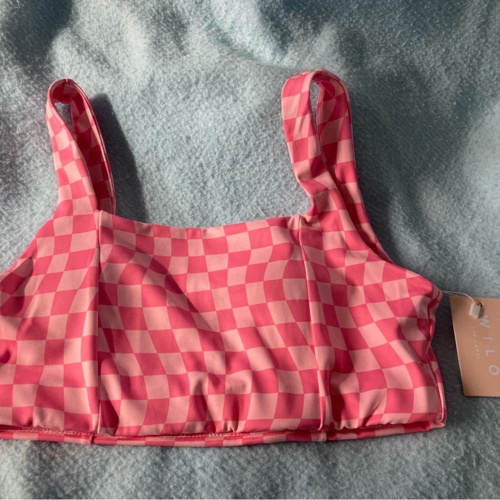 New WILO athletic bra and size XS S M L color multi